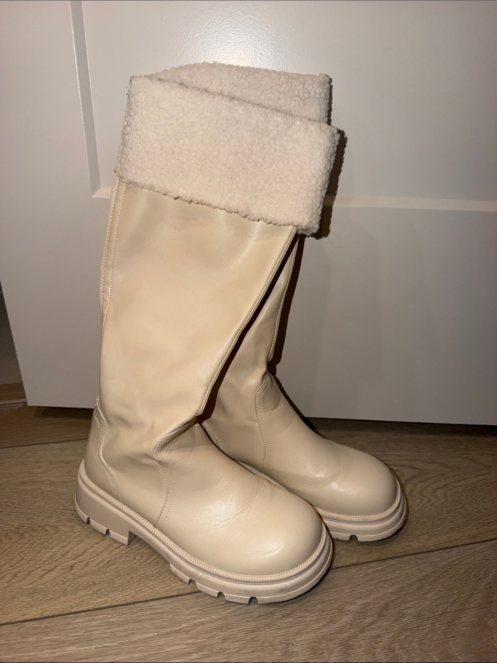Cream Shearling-Trim Women's Winter Boots